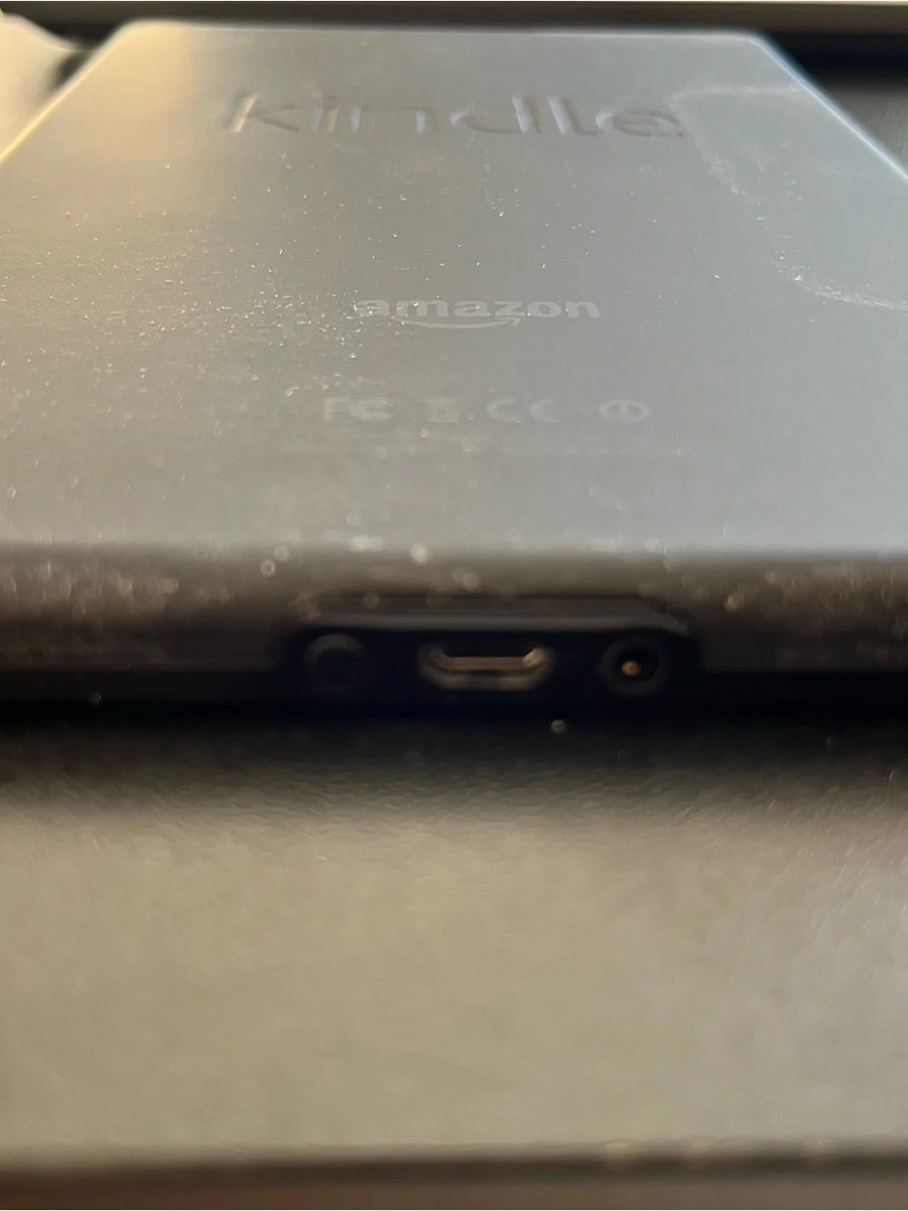 Amazon Kindle Fire - D01400 (1st Gen 8Gb 7in screen) w/ Charger, Pink Case